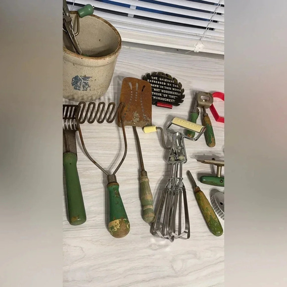 28pc Lrg Lot Vintage/Antique 10lb Kitchen Beaters,Tins,Utensils,Crock Farmhouse - Picture 5 of 17
